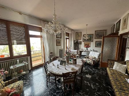 Vendita Appartamento SIENA, SCACCIAPENSIERI. Vendesi,  in bella zona residenziale, appartamento di 110 mq circa, posto...